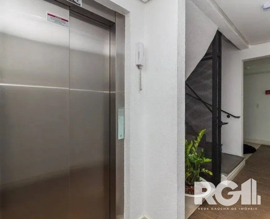 Imagem Apartamento com 1 quarto e 53m² à venda em Menino Deus, Porto Alegre.