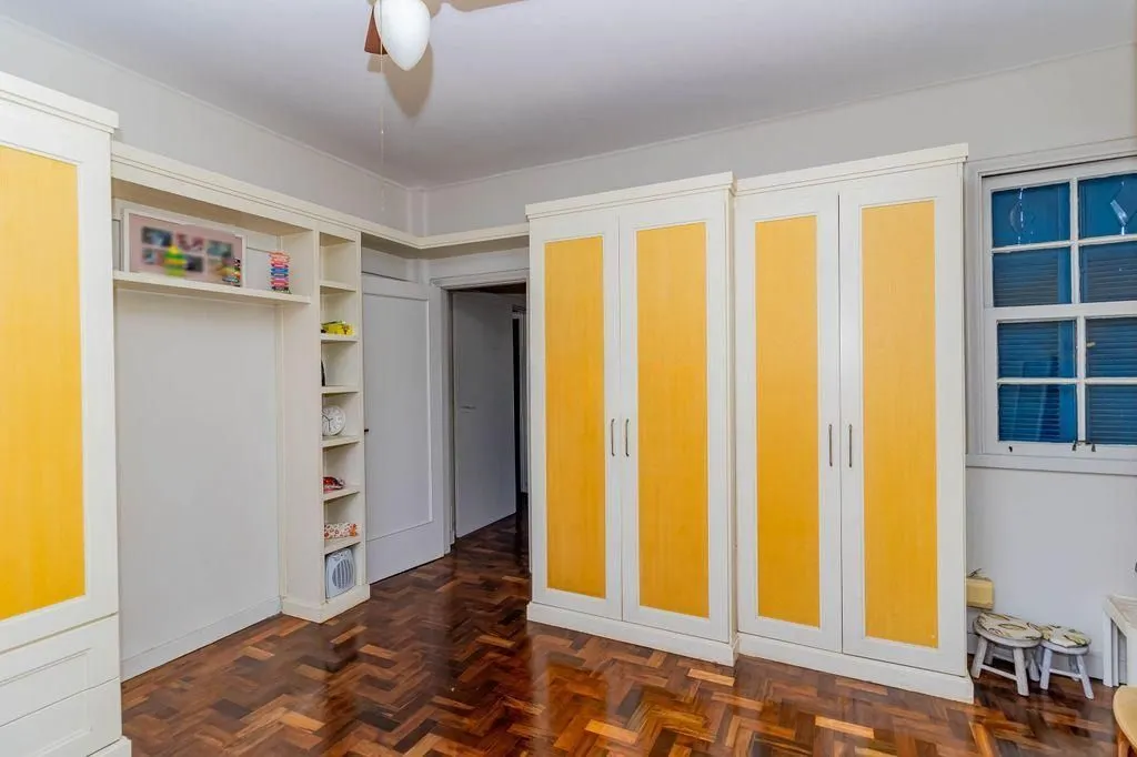 Imagem Vende-se apartamento com 2 quartos, sacada e 1 vaga - 113 m² - Moinhos de Vento