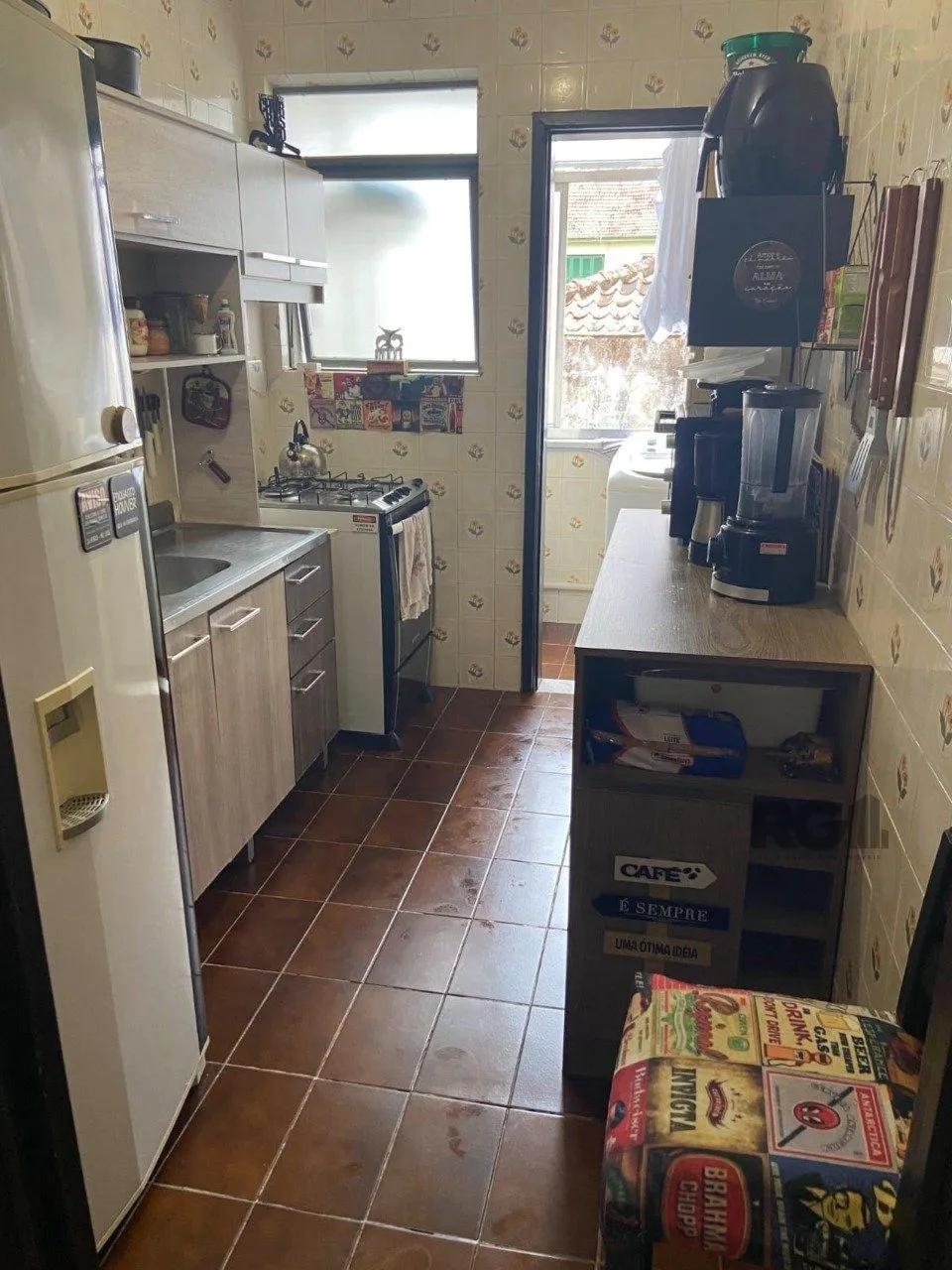 Imagem Apartamento de 2 dormitórios, sala, cozinha, banheiro, área de serviço com vaga de garagem escriturada e coberta
