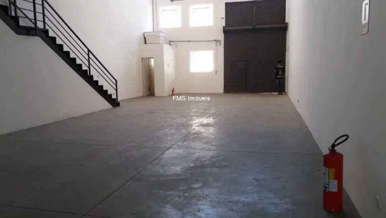 Imagem Galpão com 950m2 em Alphaville Industrial - Barueri