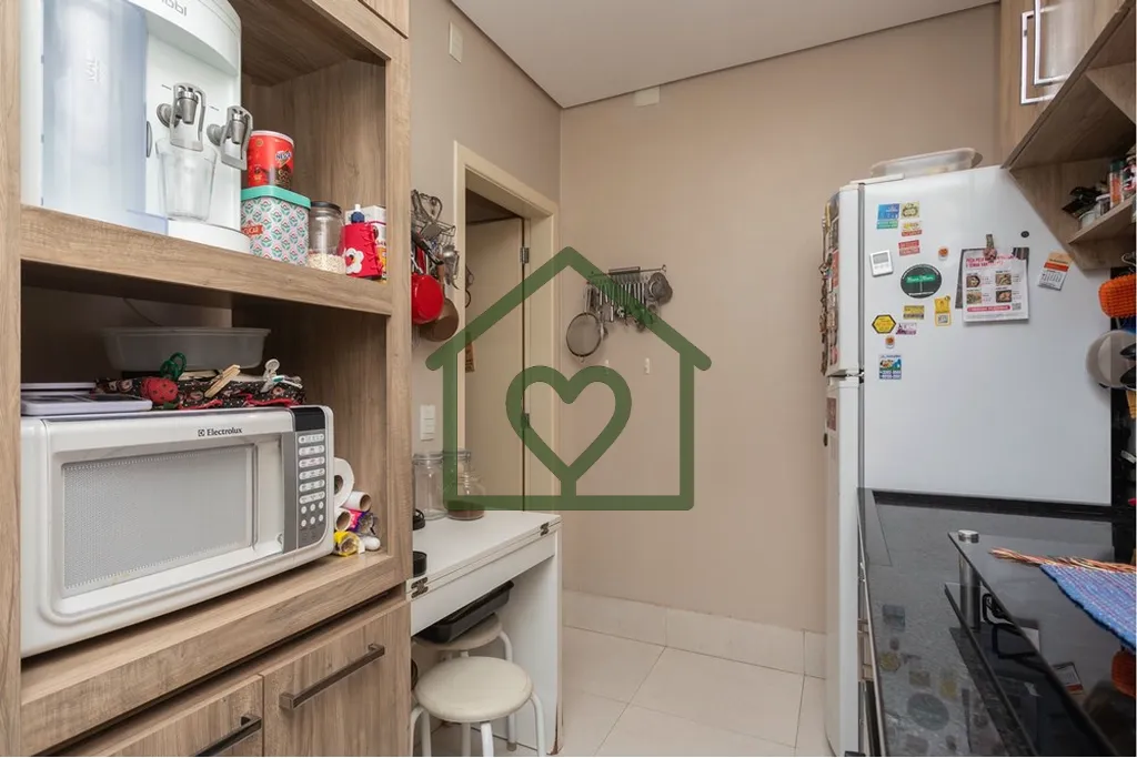 Imagem No Bairro Rio Branco, raro apartamento térreo elevado, localizado na Rua Schiller n° 105, com 2 am...