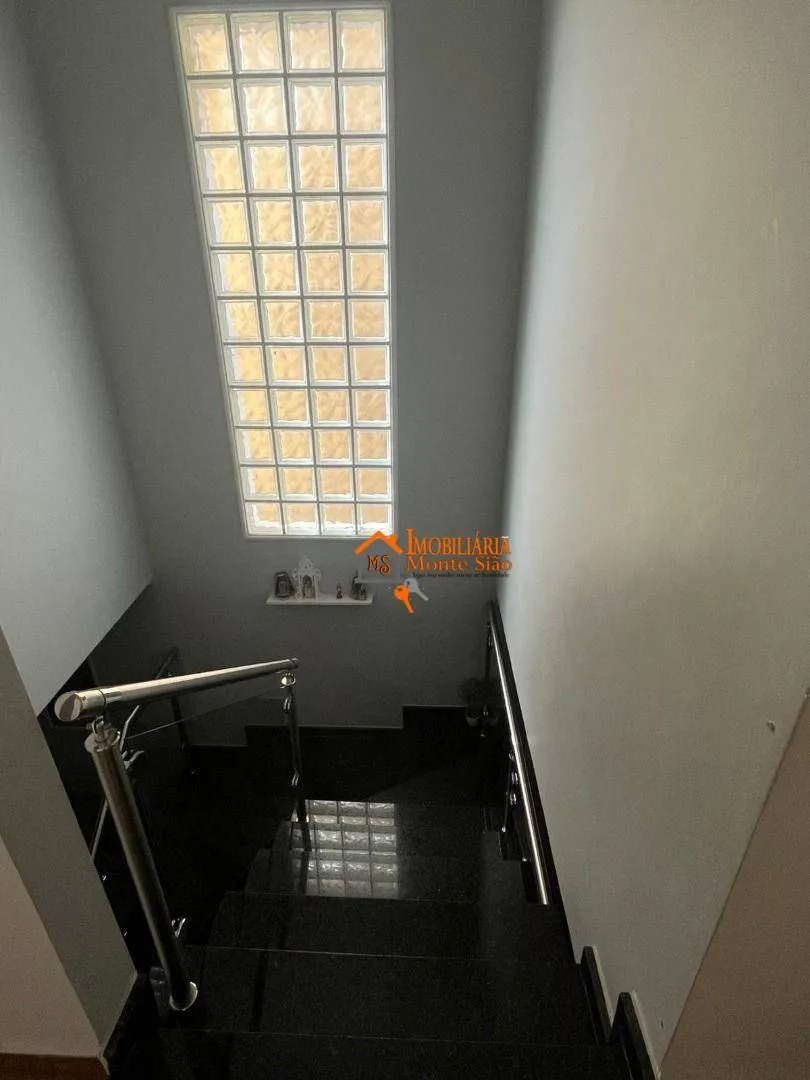 Imagem Casa com 3 dormitórios à venda, 220 m² por R$ 830.000,00 - Jardim Santa Clara - Guarulhos/SP