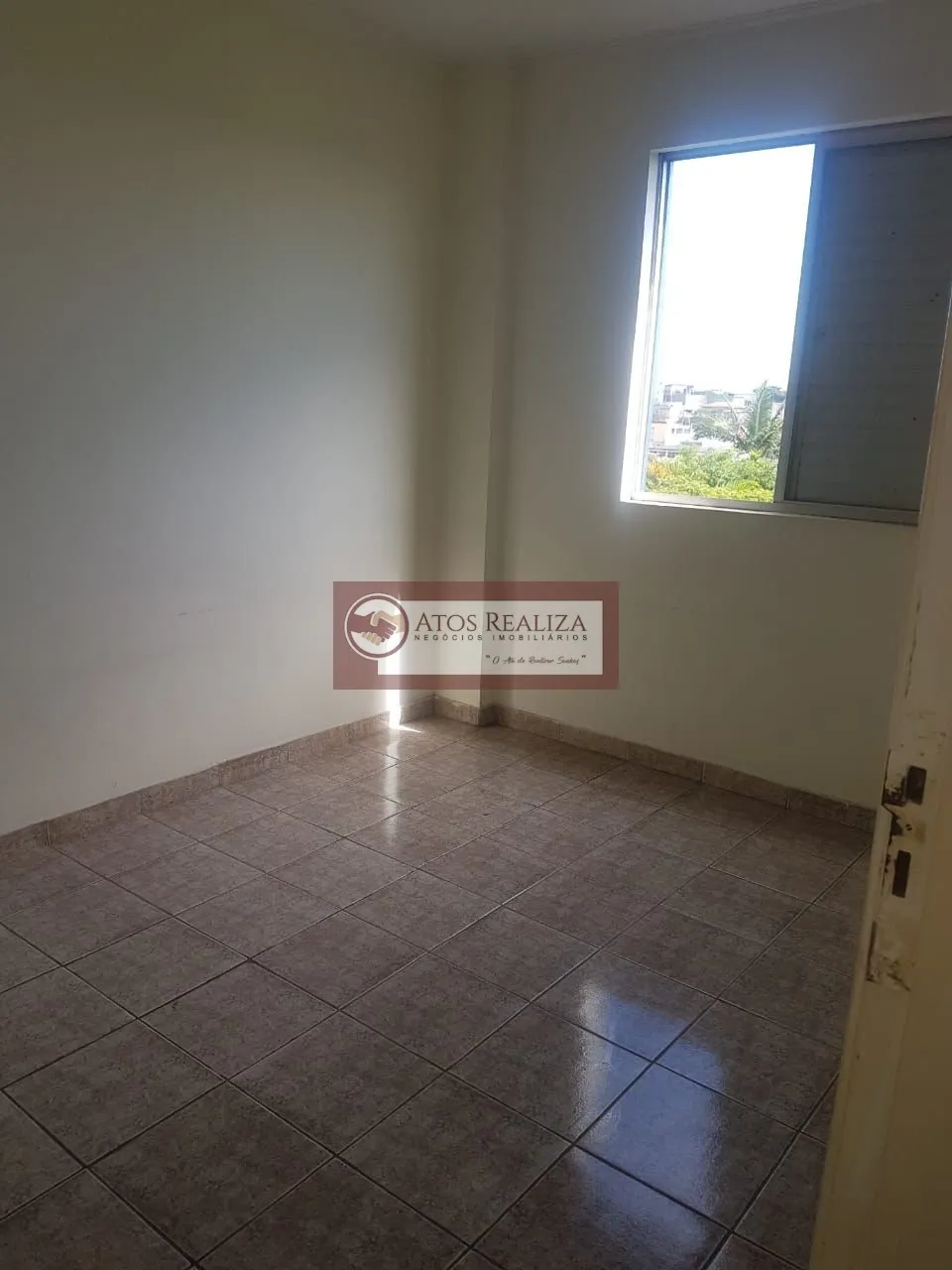 Imagem Vendo Apartamento 2 dormitórios com sacada, piscina e 1 vaga coberta.