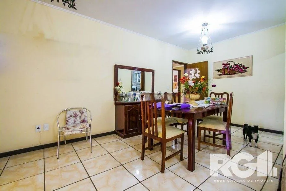 Imagem Linda Casa com cinco dormitórios na Vila Nova
