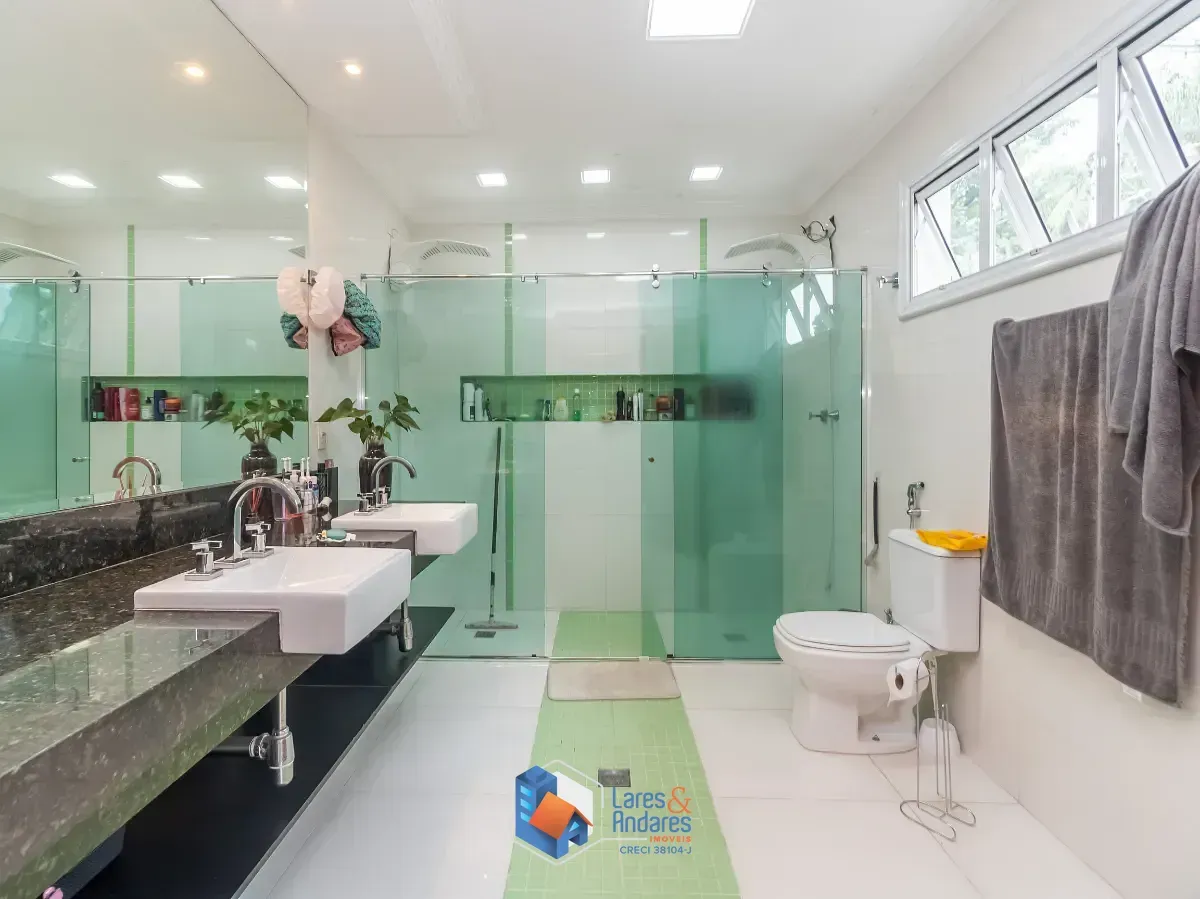 Imagem Sobrado para venda em Jaraguá com 3 quartos, sendo 3 suítes, 335m²