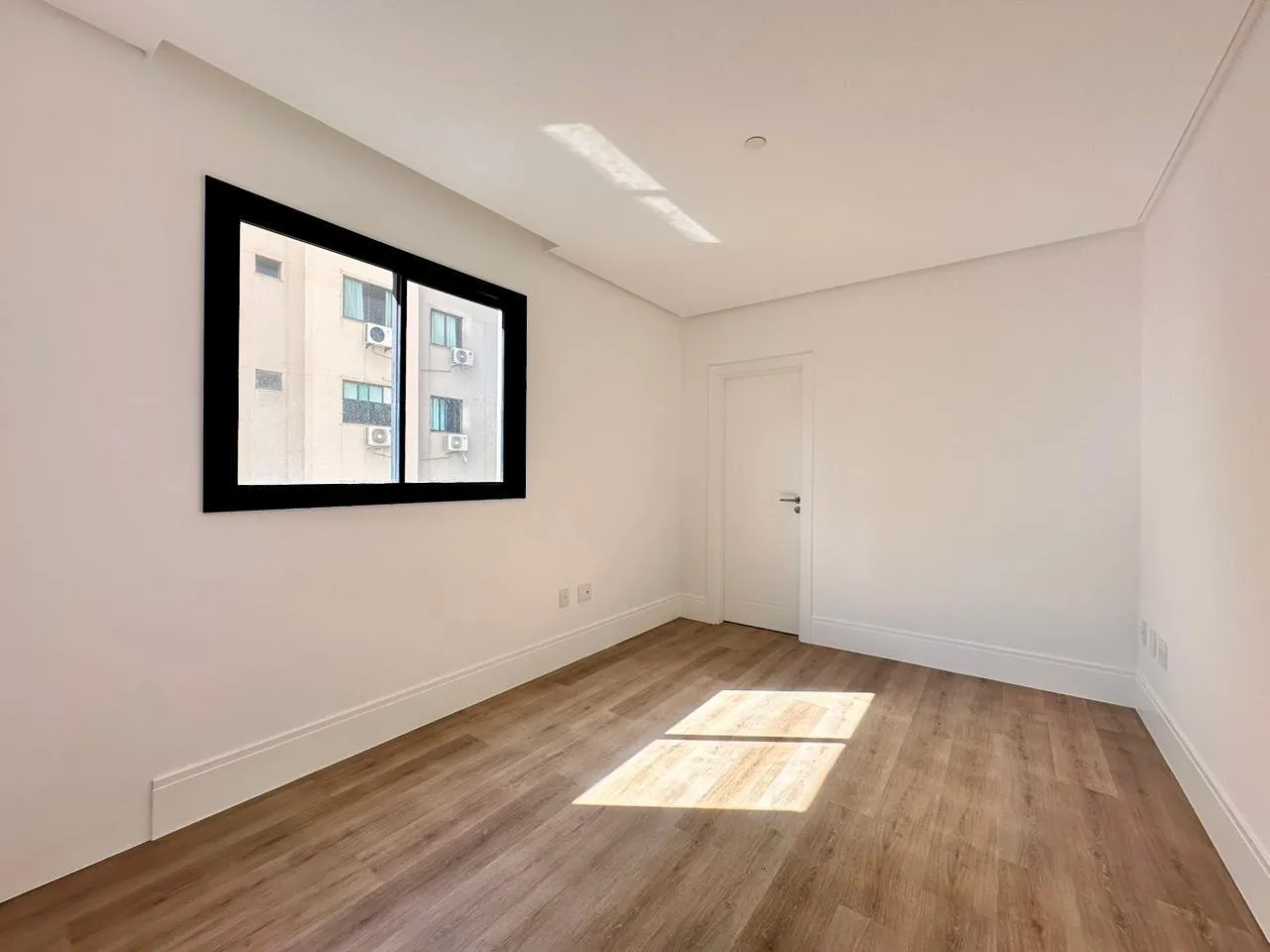 Imagem Apartamento à venda com 185m2 por R$ 3.300.000,00