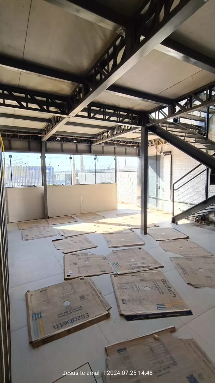 Imagem Aluguel de Barracão Industrial: Espaço Profissional no Distrito Industrial Iporanga, Sorocaba-SP - 600m², 1 Sala, 3 Banheiros, 10 Vagas.