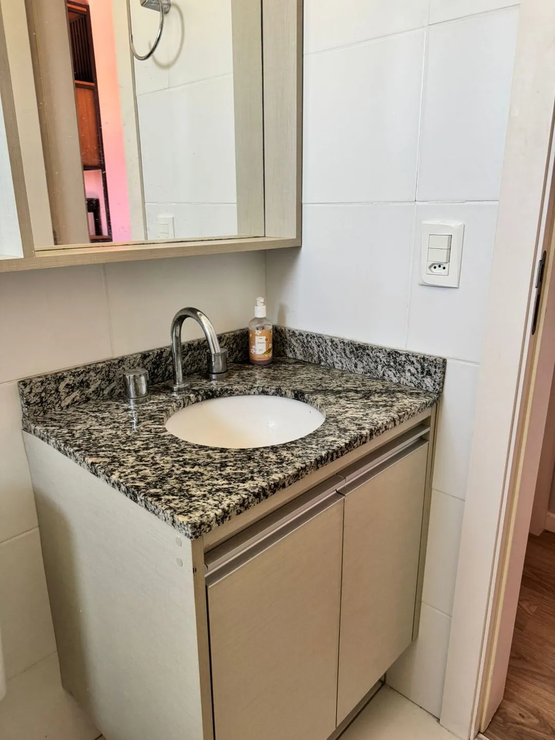 Imagem Apartamento à venda em Porto Alegre, Vila João Pessoa, com 1 quarto, 43m2