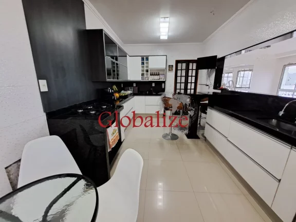 Imagem Apartamento à venda com 195m², 3 quartos, 1 suíte, closet, frente Mar por R$2.200,00 na Ponta da Praia em Santos