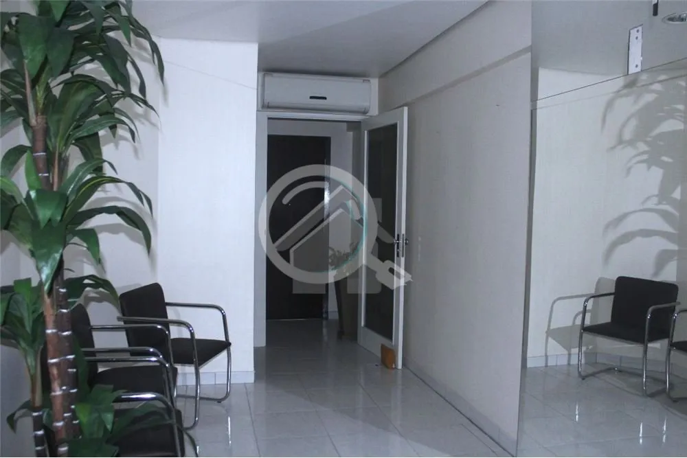 Imagem Sala Comercial com Estrutura Completa para Clínica Odontológica. Localizada no primeiro andar, est...