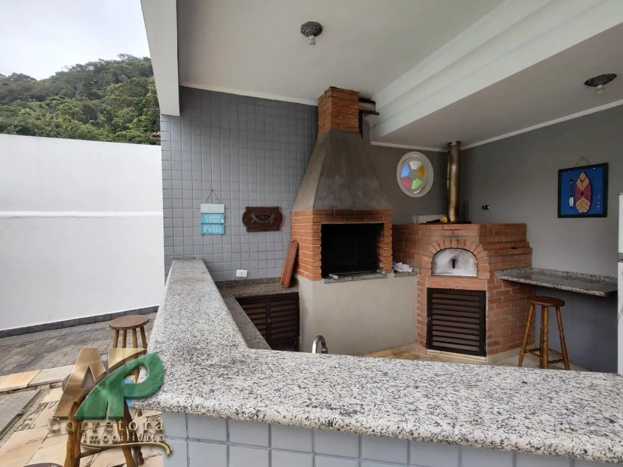 Imagem Mansão de Luxo à Venda no Condomínio Jardim Pernambuco II - Praia do Pernambuco, Guarujá | 4 Suítes, Piscina e Alto Padrão