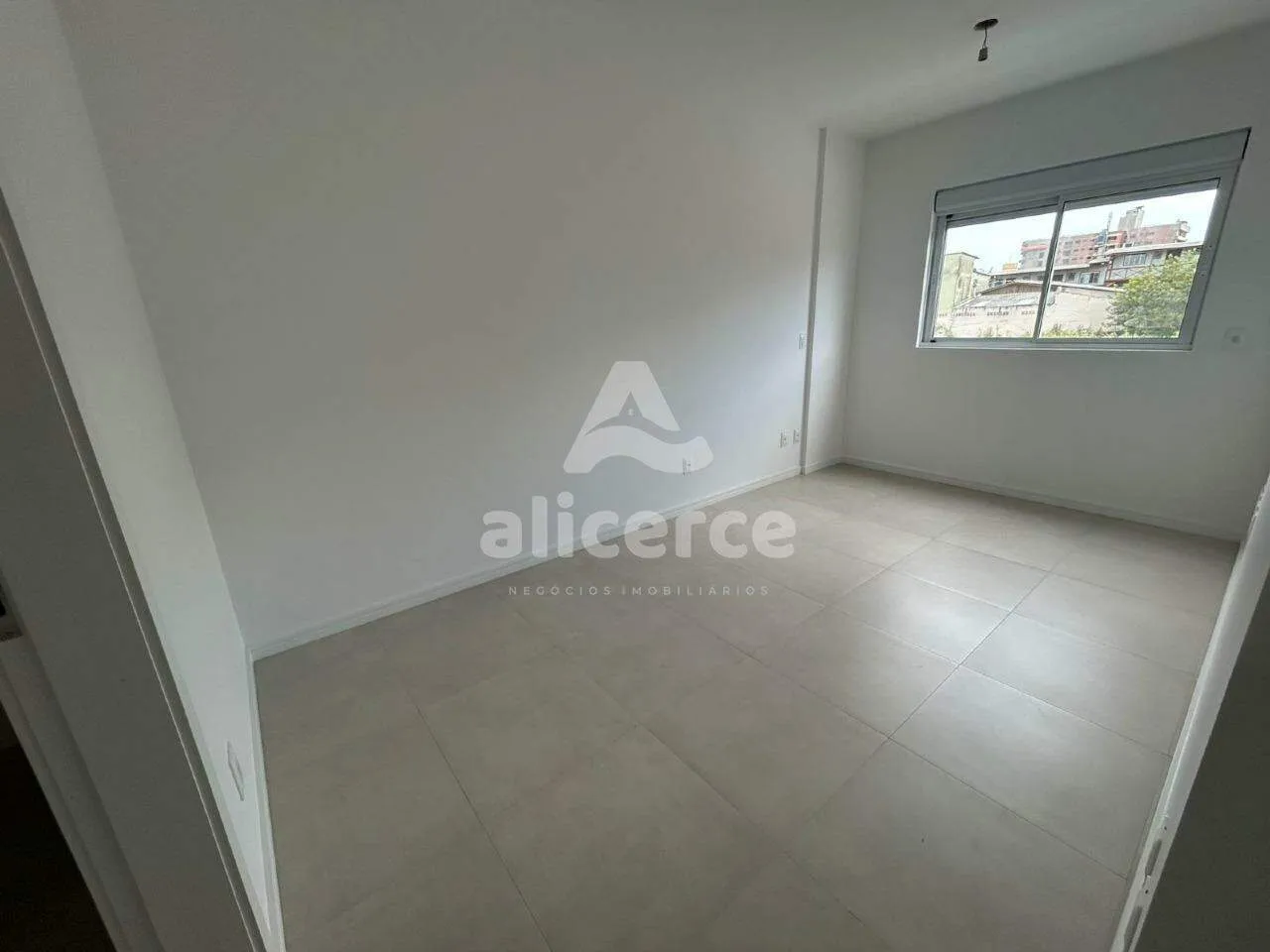 Imagem Apartamento à venda com 3 quartos 1 suíte, 80m² em Capoeiras Florianópolis