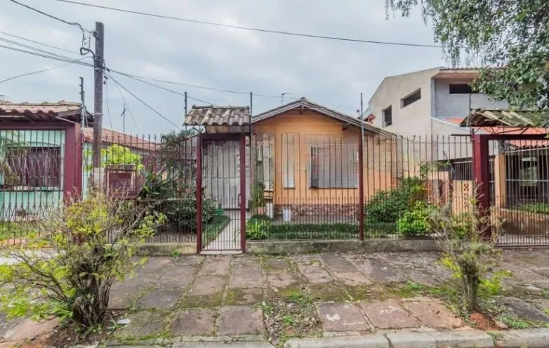 Imagem Casa de 3 dormitórios , com suíte , banheiro social , 2 apartamentos de 1 dormitório nos fundos ,vaga para 3 carros !