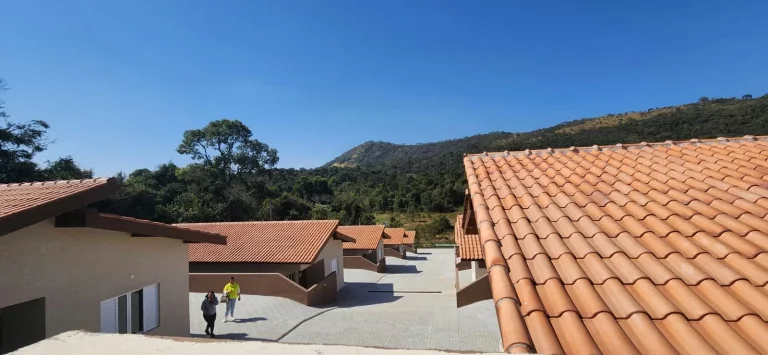 Imagem Casa à venda ou para alugar com 2 quartos, sendo 2 suítes, no condomínio Serra Verde, Atibaia - SP