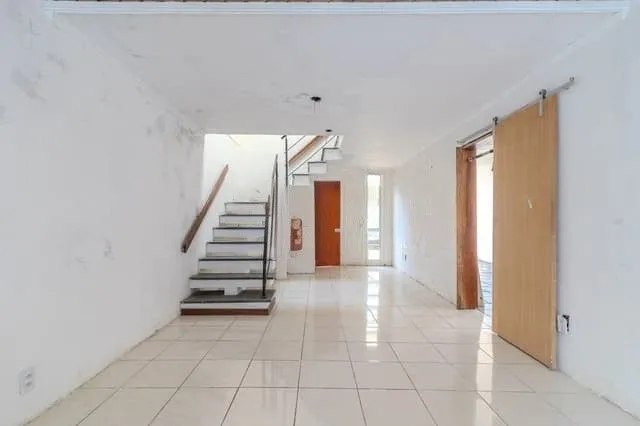 Imagem Casa com 04 quartos no Bairro : Partenon em Porto Alegre/RS