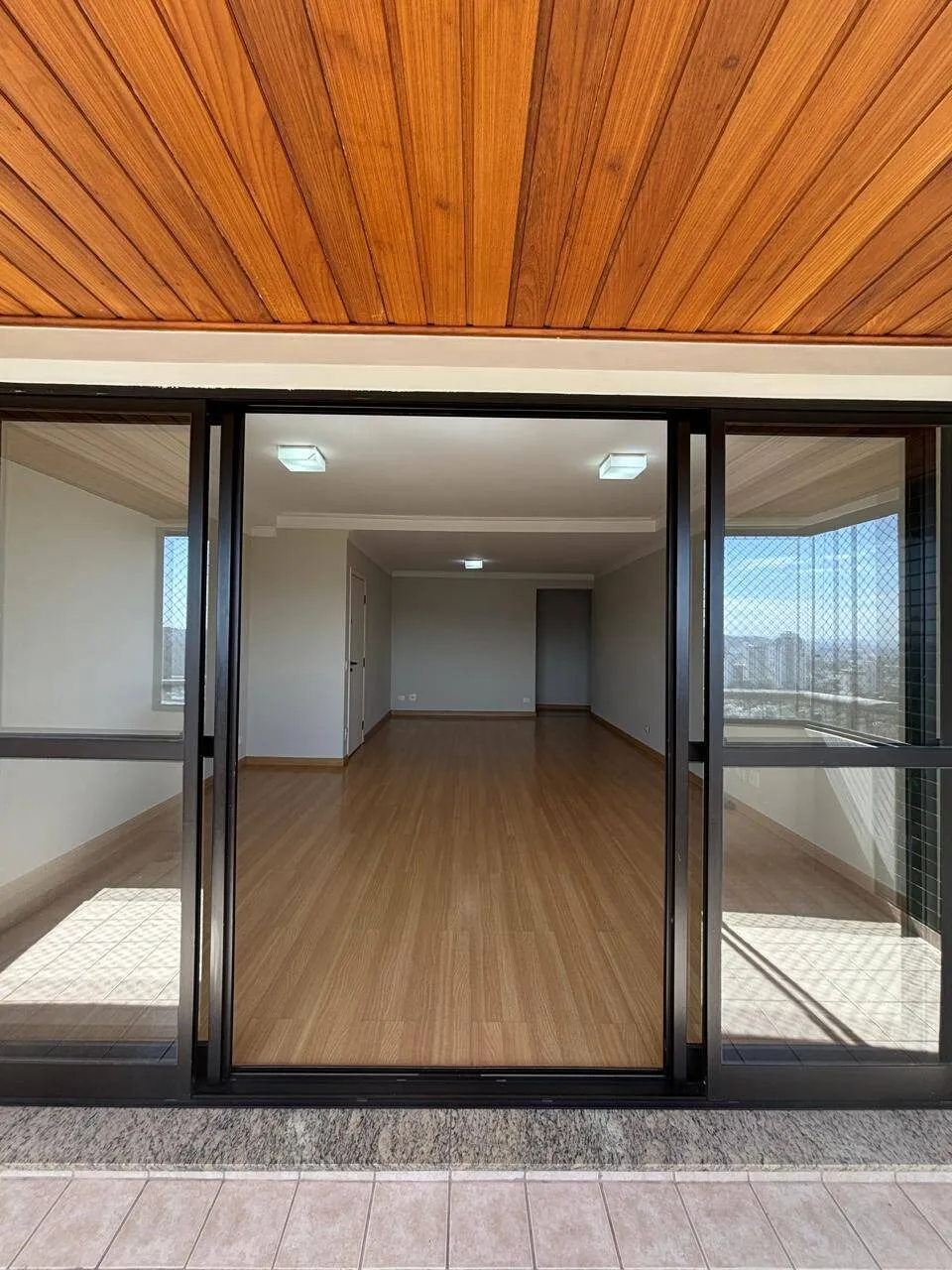 Imagem Apartamento com 3 Dormitórios e 3 Vagas em Alphaville, Barueri - Frente à Pista de Caminhada