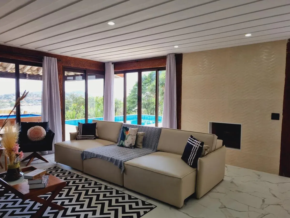 Imagem Casa para Venda em Armação dos Búzios / RJ no bairro Ferradura