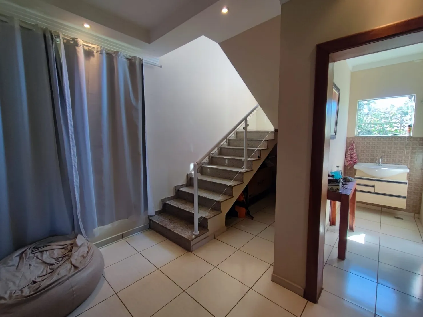 Imagem Casa à venda 3 Quartos, 1 Suite, 4 Vagas, 2105M², Parque Lago Azul, Pindamonhangaba - SP