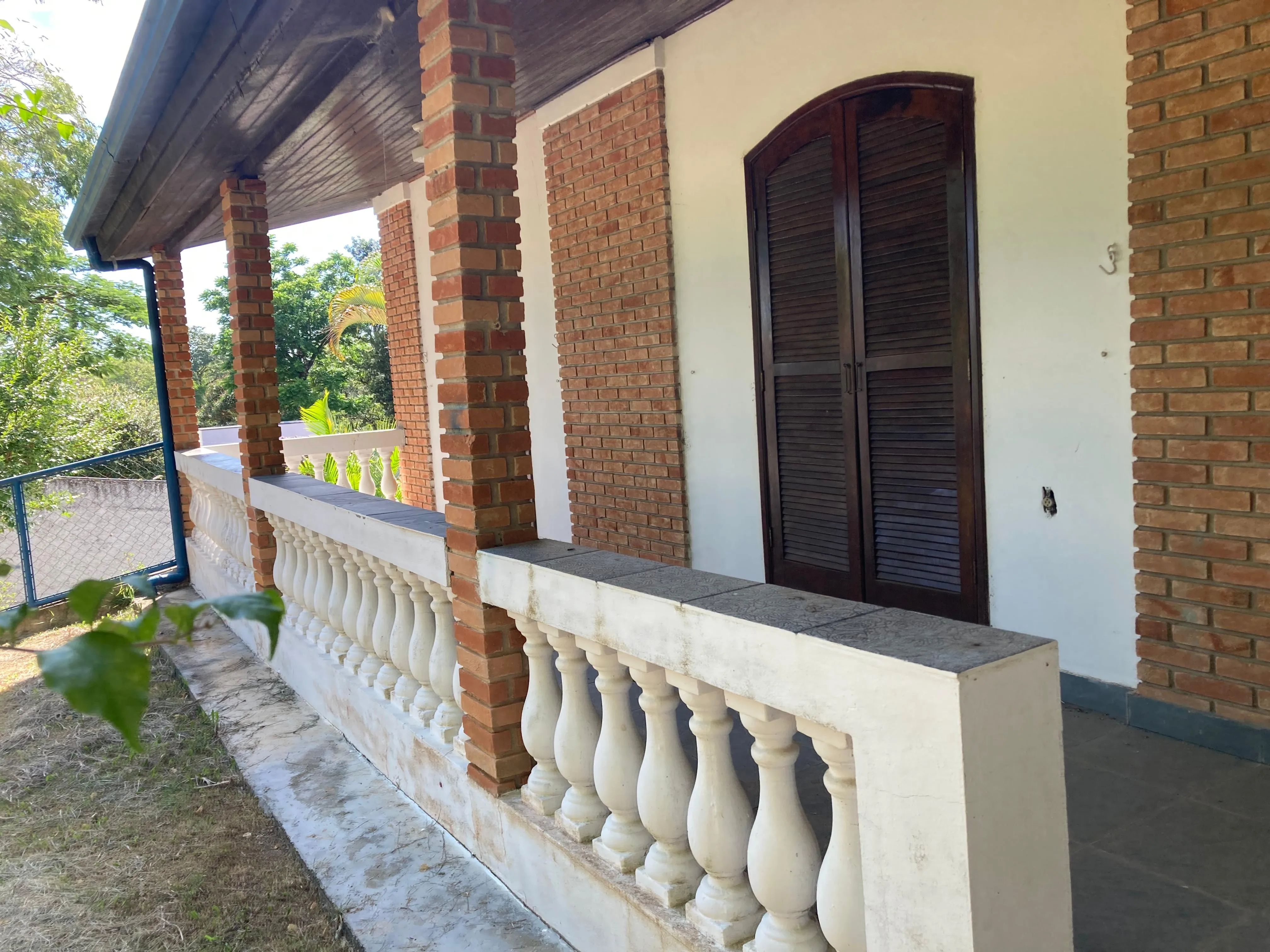 Imagem Linda Chácara de 3000m² com Casa Sobrado, Piscina, e Pomar ? Porteira Fechada em Aracoiaba da Serra