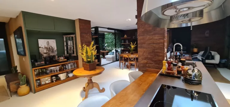 Foto do imóvel Casa em condomínio no Morumbi, São Paulo-SP: 4 quartos, 3 salas, 6 banheiros, 4 vagas e 340m² de área. Agende sua visita agora!
