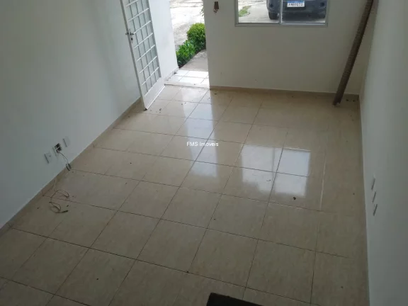 Imagem Casa em Condomínio à Venda em Cotia-SP, Bairro Maranhão: 2 Quartos, 3 Salas, 2 Banheiros, 1 Vaga de Garagem - 68,00 m²