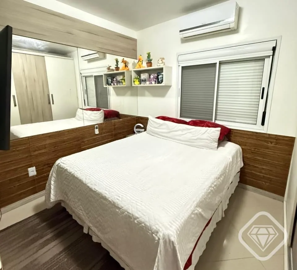 Imagem Casa em condomínio no bairro Hípica, semi mobiliada, totalmente reformada com pátio amplo e excel...