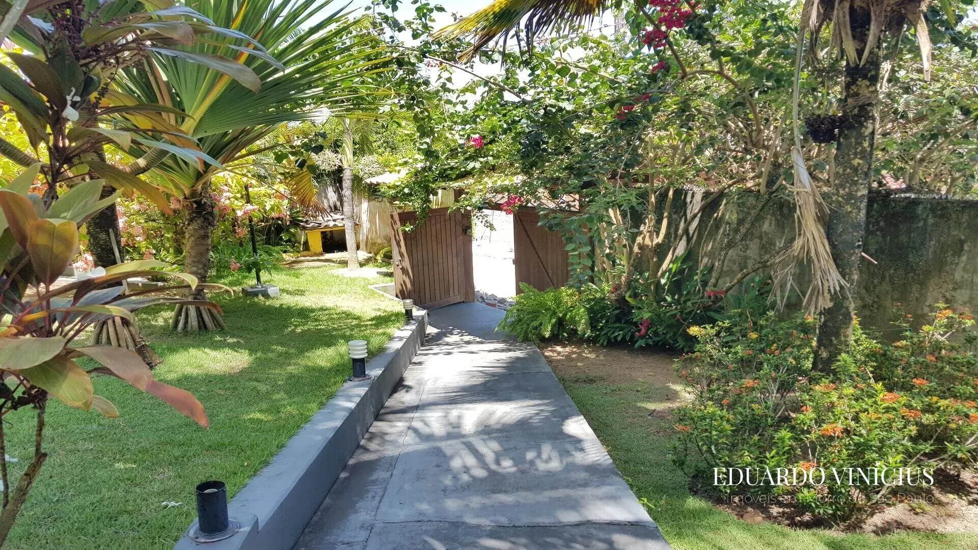 Imagem Casa de Alto Padrão com 5 suítes e Vista Mar à venda na Gamboa