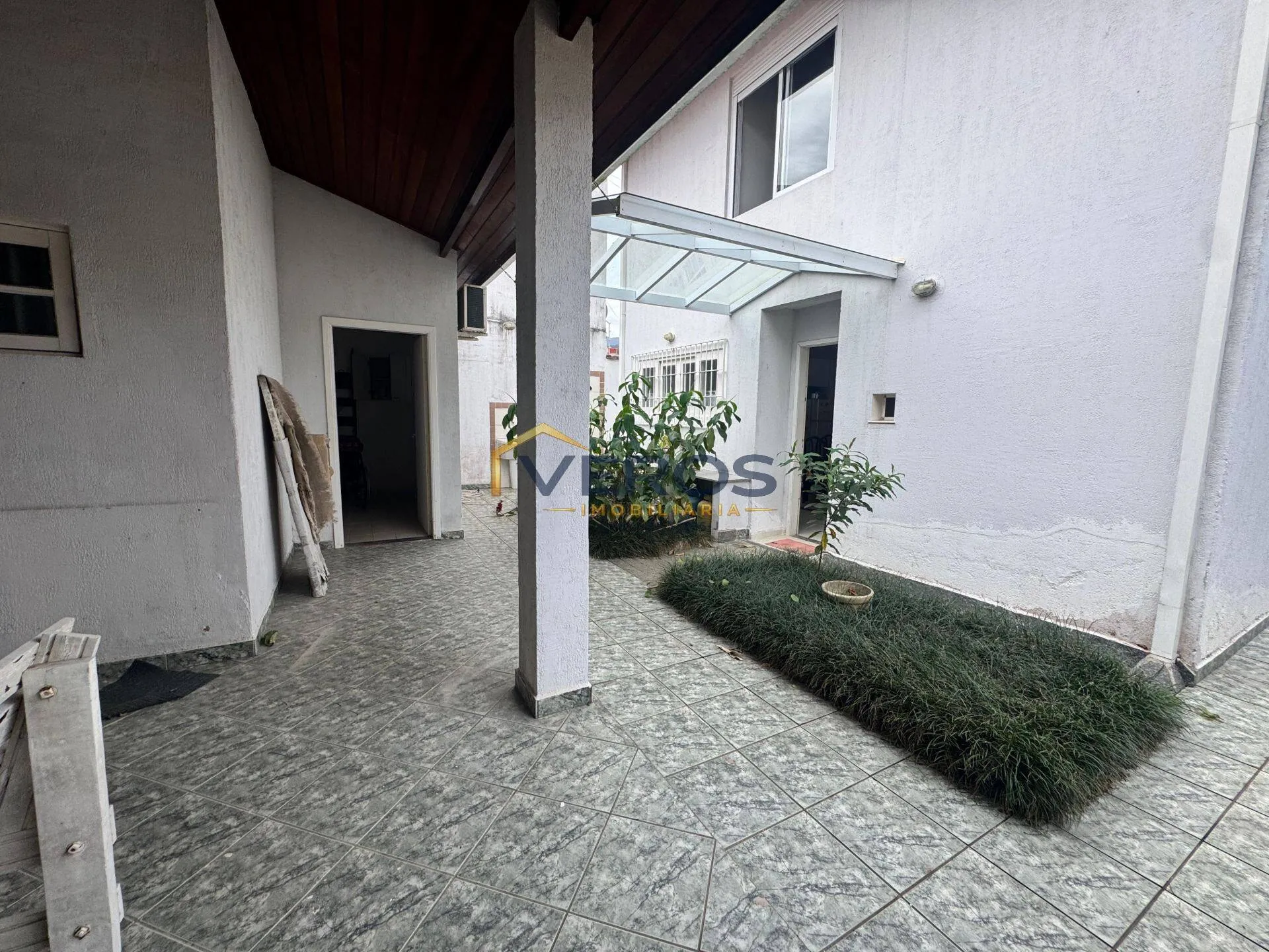 Imagem Casa à venda na Martim de Sá, a apenas 250 metros da praia