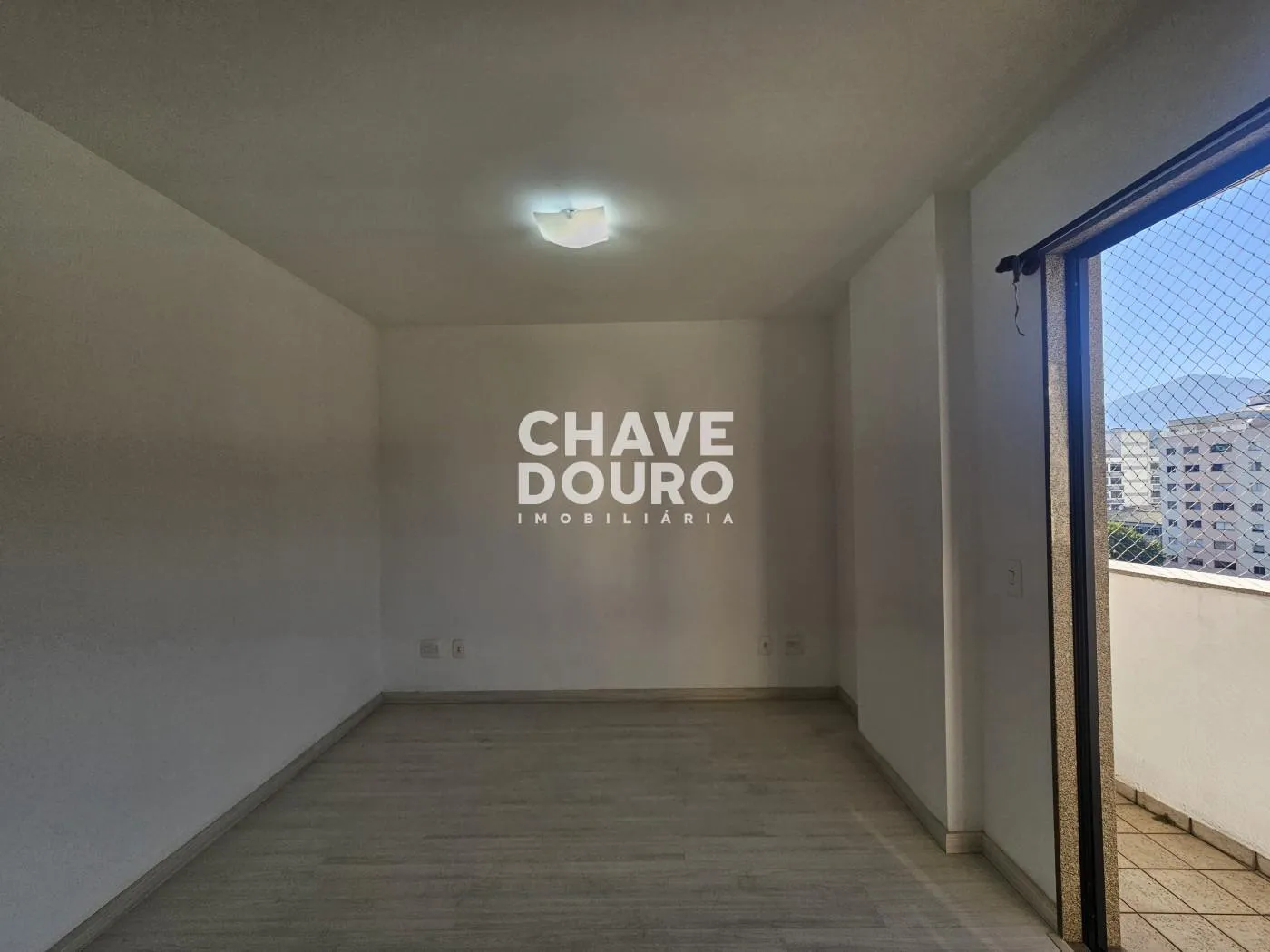 Imagem Apartamento de 2 Quartos (sendo 1 suíte com varanda) + Dependência e 1 Vaga
