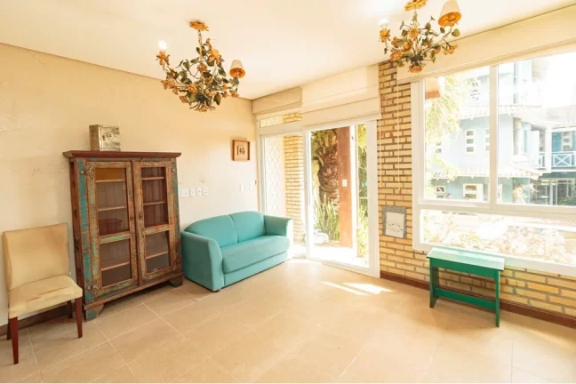 Imagem Casa para venda no bairro Chácara das Pedras em Porto Alegre