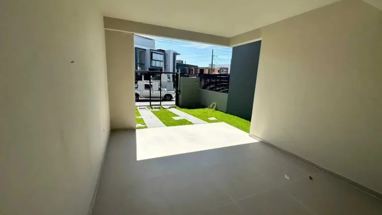 Imagem Casa com 3 dormitórios sendo 1 suíte e 1 vaga de garagem - Campeche, Florianópolis/SC