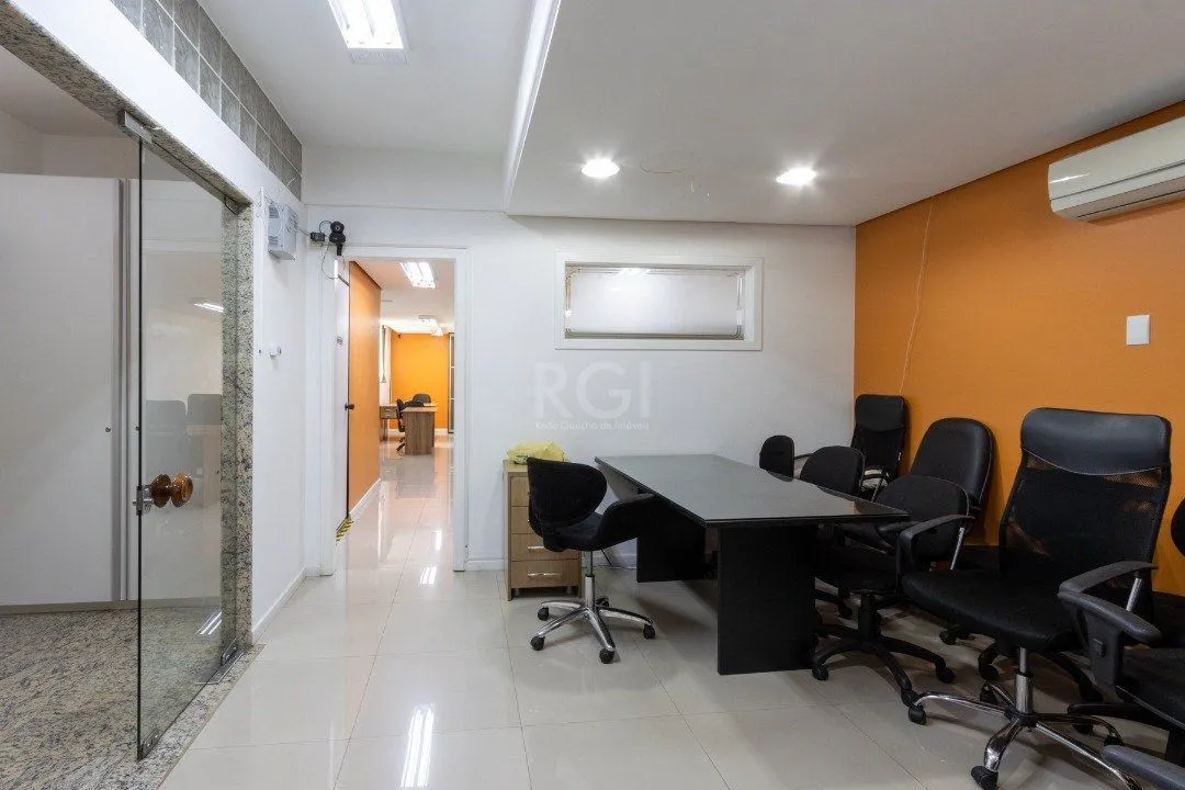 Imagem Sala em andar inteiro com 141,77 m2 privativos