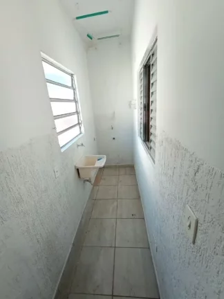 Imagem Oportunidade única! Casa com 2 quartos, totalmente reformada, em bairro nobre, perto de tudo que você precisa. Não perca essa chance! á venda na Imobiliaria Consulte Imoveis.