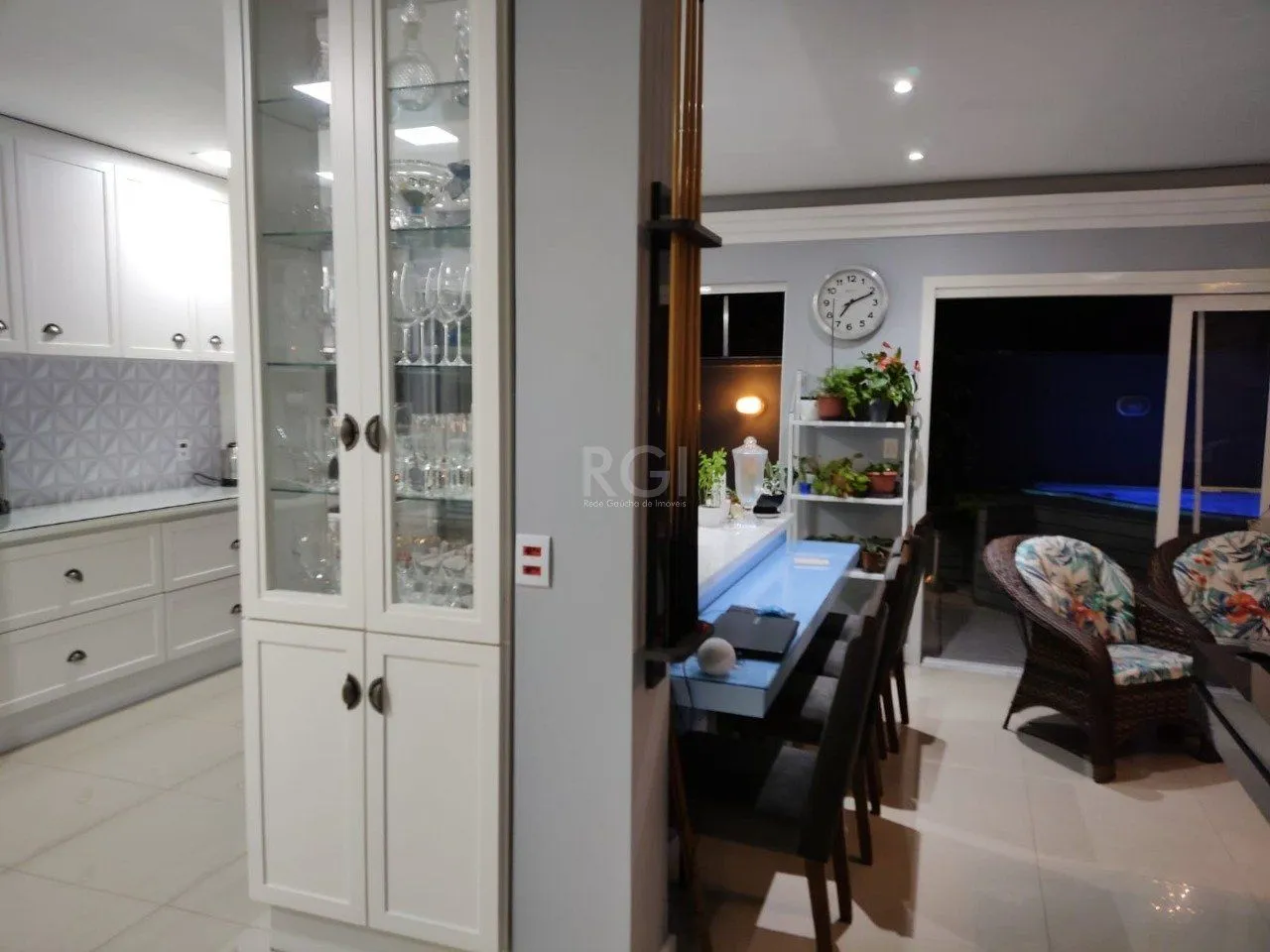 Imagem Casa Condominio para Venda - 164.15m², 3 dormitórios, sendo 1 suites, 2 vagas - Sarandí