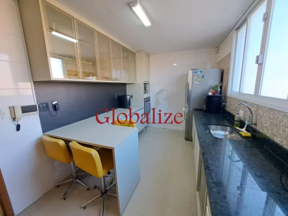 Imagem Casa triplex com 160m², 3 quartos, 1 suíte, churrasqueira e piscina por R$1.700.000,00 no Estuário em Santos