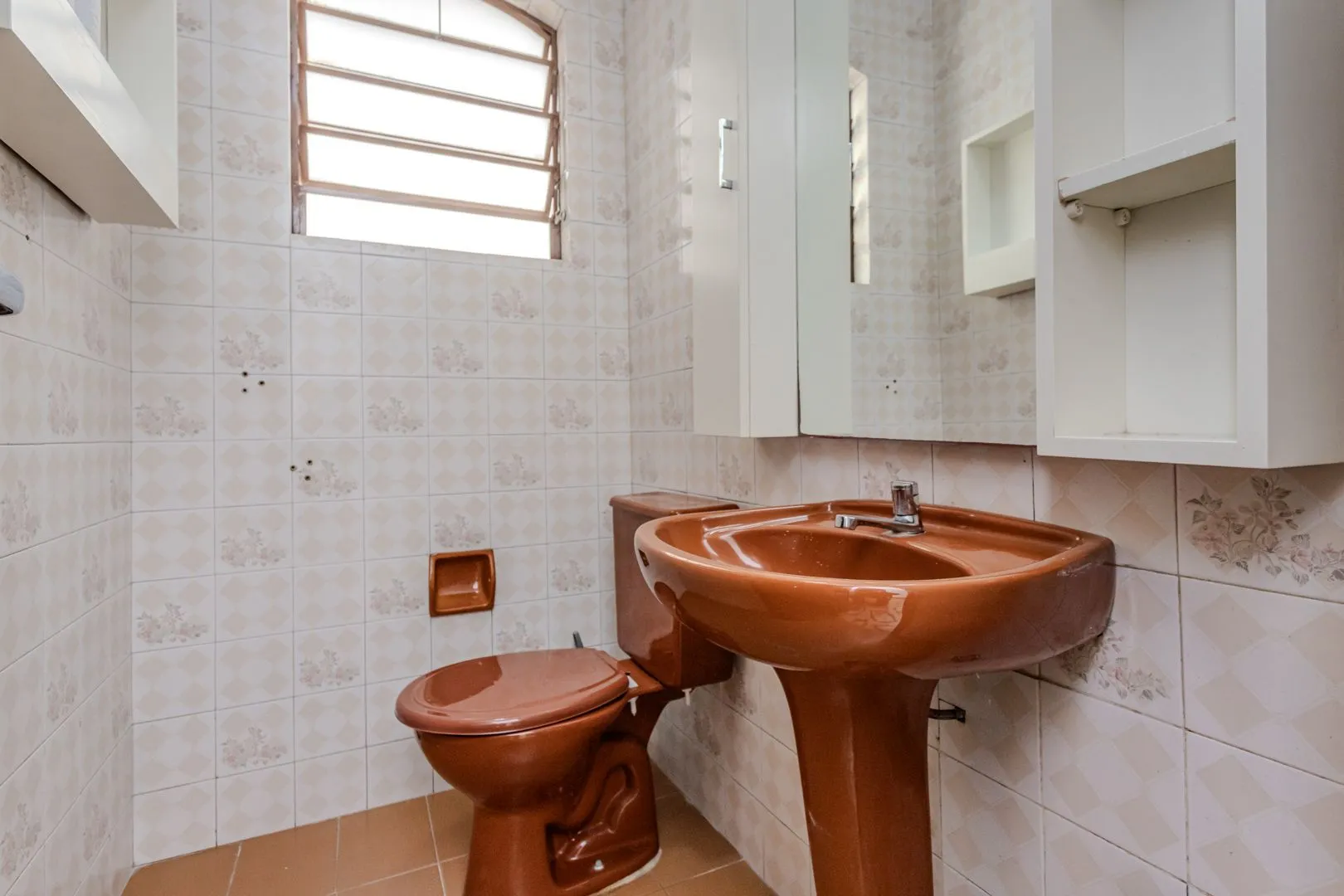 Imagem Casa no Partenon com 4 dormitórios e 4 vagas DESOCUPADA