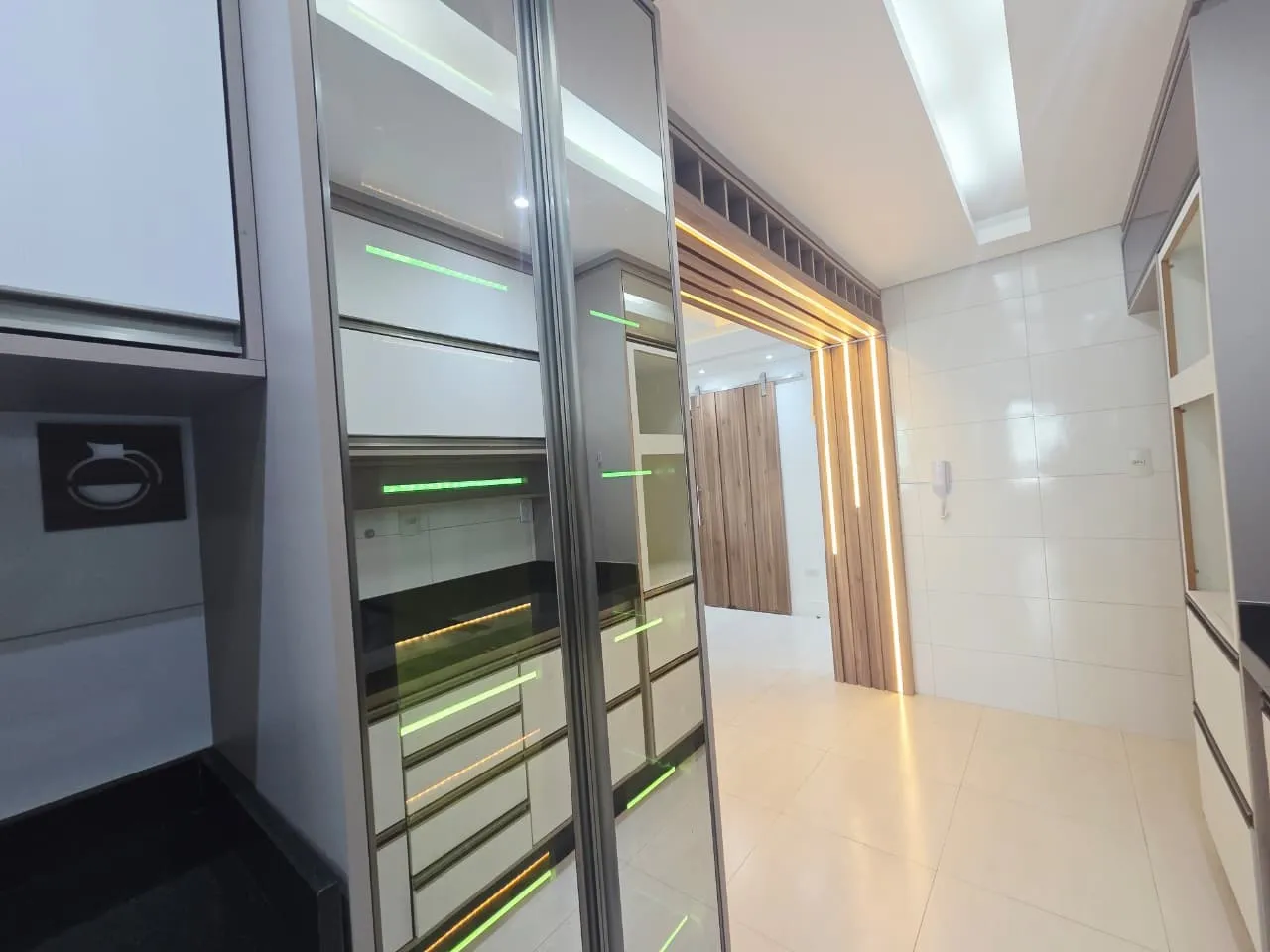 Imagem Apartamento para Venda em Praia Grande, Caiçara, 3 dormitórios, 2 suítes, 1 banheiro, 3 vagas