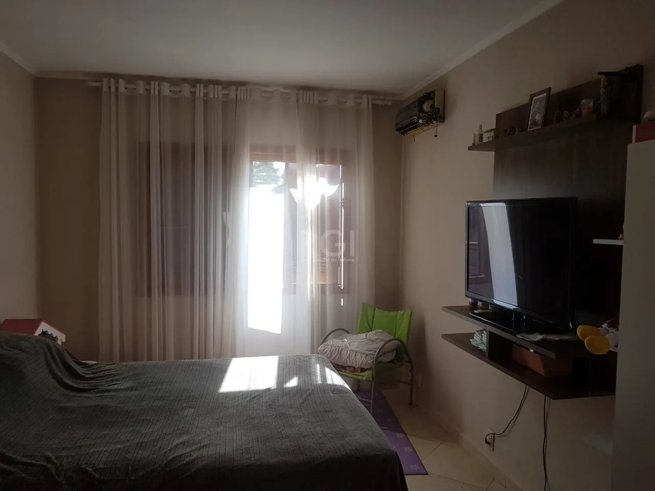 Imagem Casa para Venda - 300m², 4 dormitórios, sendo 1 suites, 2 vagas - Glória