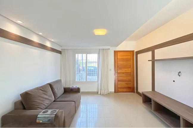 Imagem Casa para venda no bairro Guarujá em Porto Alegre