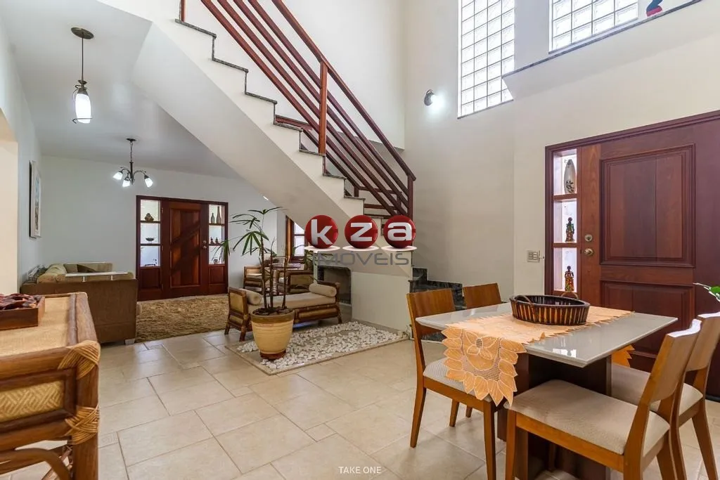 Imagem Casa de Luxo com 5 Quartos e 6 Vagas no Villaggio Capríccio, Louveira-SP: Venda ou Locação!