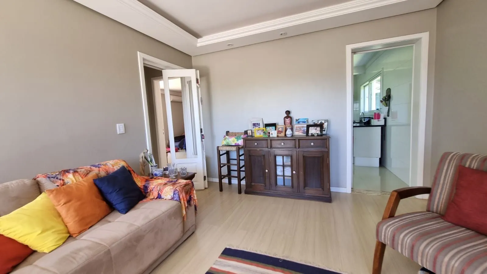 Imagem Casa Espetacular com Vista Deslumbrante, Reformada por Arquiteto de 2 dormitórios, suíte, próximo a PUC e Carrefour no bairro Partenon em Porto Alegre/RS/