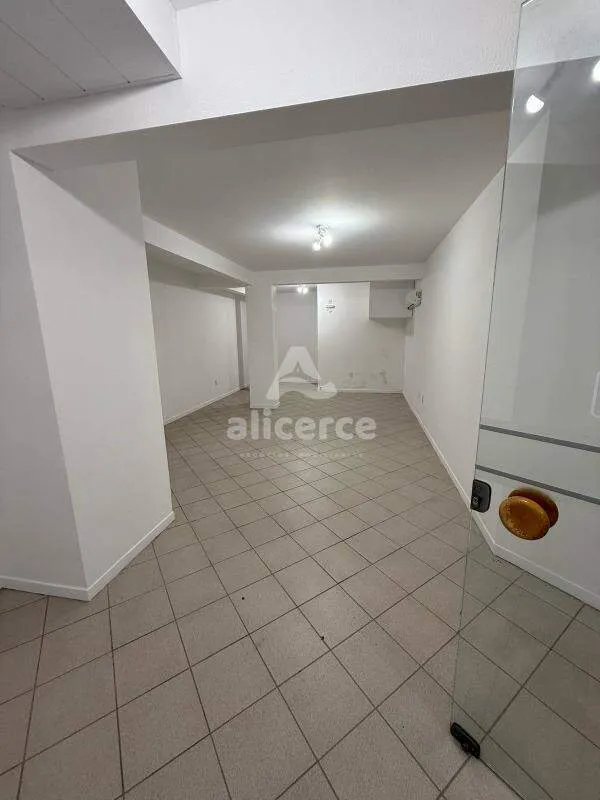 Sala à venda com , 43,9m² em Praia Comprida São José