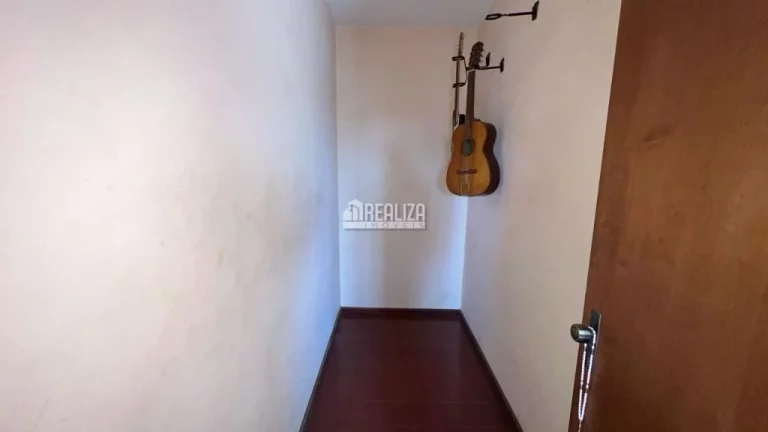 Imagem Casa à venda e locação no bairro São Sebastião, Uberaba - 3 dormitórios e quintal