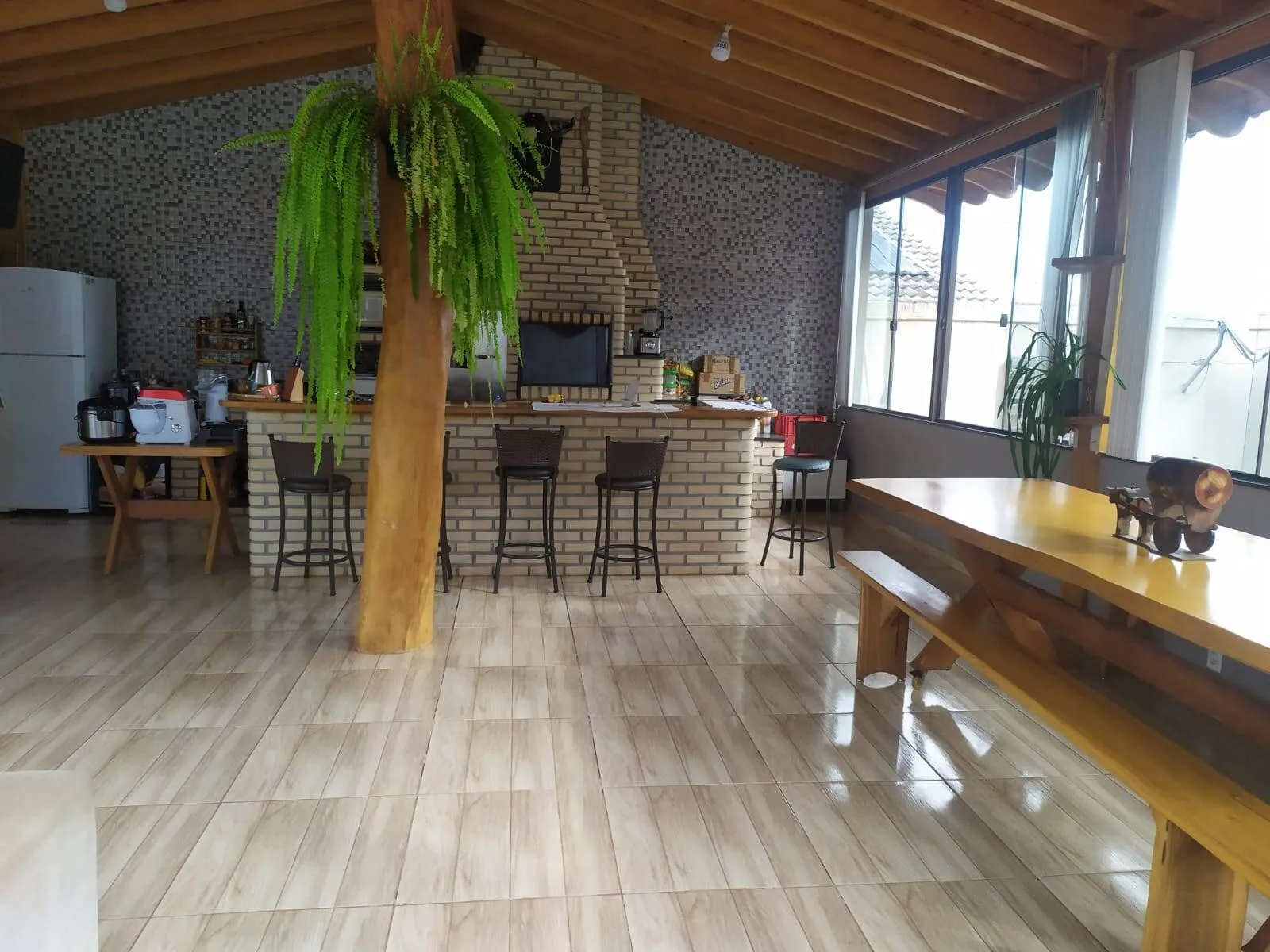 Imagem Casa com sala comercial Bairro Canadá área construída 230,00m² e terreno com 715,00m²