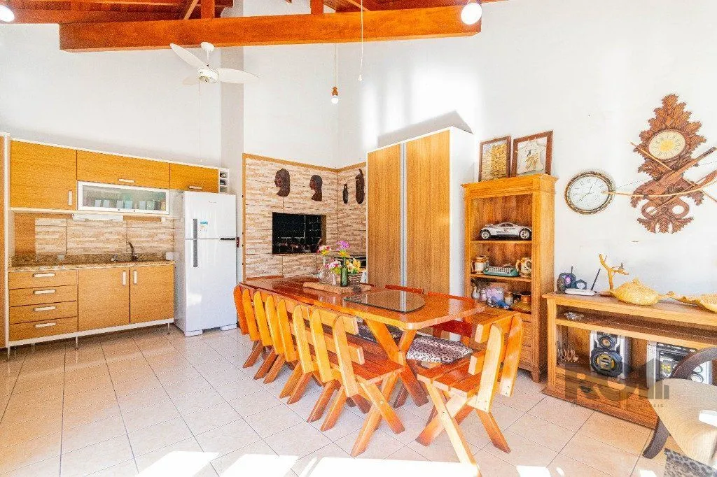 Imagem Casa de 4 dormitórios 304m² no bairro Jardim Lindóia