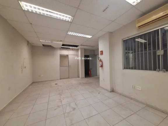 Imagem Prédio Comercial Inteiro para Locação em São Paulo-SP, Campo Belo: 486m², 3 Banheiros, 2 Vagas de Garagem!