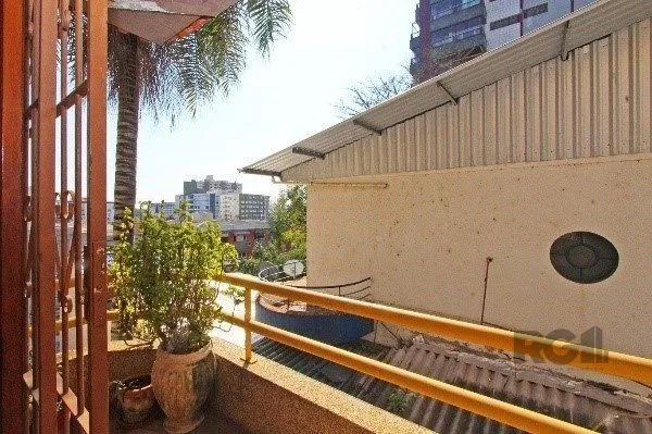 Imagem Vende-se bela cobertura 3 quartos com suíte, 2 vagas, dependencia completa em prédio com elevador - 220m² - Floresta