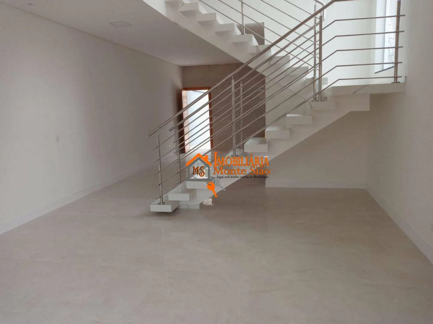 Foto do imóvel Sobrado à venda, 152 m² por R$ 859.999,00 - Carmela Três - Guarulhos/SP