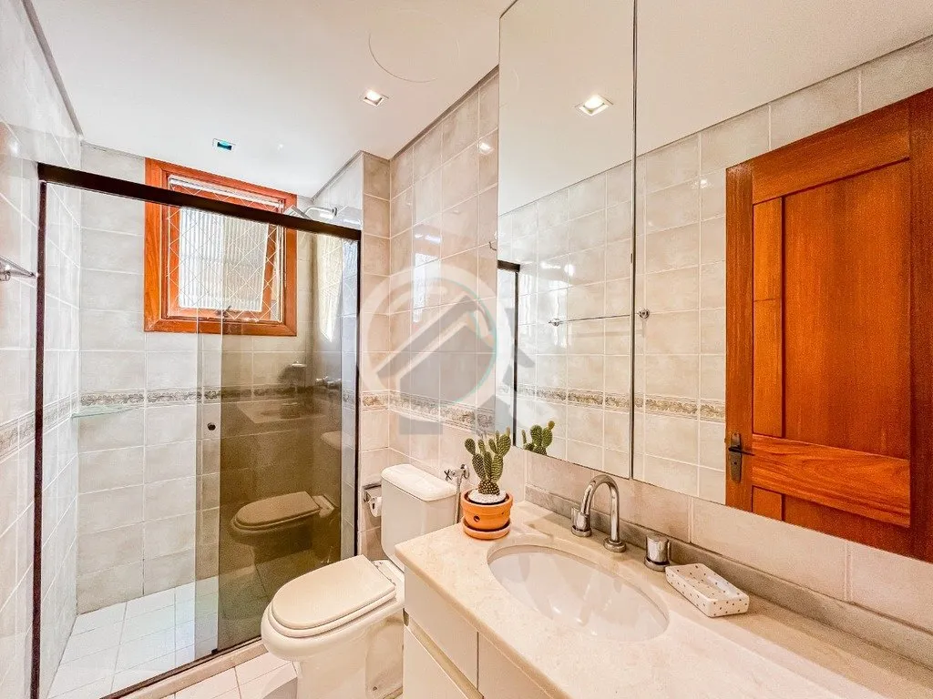 Imagem Este apartamento recentemente atualizado no Bairro Moinhos de Vento é uma verdadeira joia. Localiza...