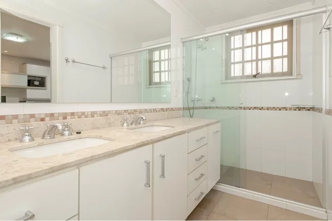 Imagem Casa para venda no bairro Chácara das Pedras em Porto Alegre